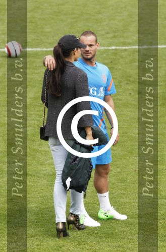 Lausanne, 17 en 18 Augustus 2012
Yolanthe Sneijder-Cabau samen met de dames van het Nederlands elftal, Wesley Sneijder en Jessey Sneijder
Foto Peter Smulders BV