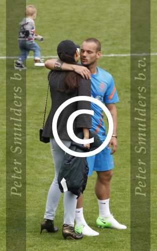 Lausanne, 17 en 18 Augustus 2012
Yolanthe Sneijder-Cabau samen met de dames van het Nederlands elftal, Wesley Sneijder en Jessey Sneijder
Foto Peter Smulders BV