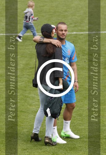 Lausanne, 17 en 18 Augustus 2012
Yolanthe Sneijder-Cabau samen met de dames van het Nederlands elftal, Wesley Sneijder en Jessey Sneijder
Foto Peter Smulders BV
