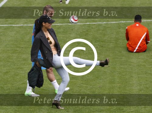 Lausanne, 17 en 18 Augustus 2012
Yolanthe Sneijder-Cabau samen met de dames van het Nederlands elftal, Wesley Sneijder en Jessey Sneijder
Foto Peter Smulders BV