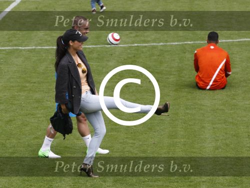 Lausanne, 17 en 18 Augustus 2012
Yolanthe Sneijder-Cabau samen met de dames van het Nederlands elftal, Wesley Sneijder en Jessey Sneijder
Foto Peter Smulders BV