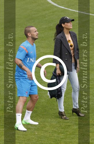 Lausanne, 17 en 18 Augustus 2012
Yolanthe Sneijder-Cabau samen met de dames van het Nederlands elftal, Wesley Sneijder en Jessey Sneijder
Foto Peter Smulders BV