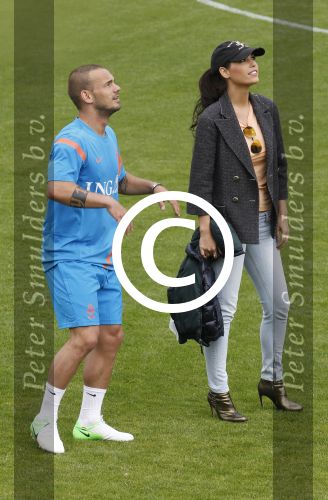 Lausanne, 17 en 18 Augustus 2012
Yolanthe Sneijder-Cabau samen met de dames van het Nederlands elftal, Wesley Sneijder en Jessey Sneijder
Foto Peter Smulders BV