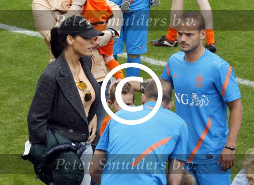 Lausanne, 17 en 18 Augustus 2012
Yolanthe Sneijder-Cabau samen met de dames van het Nederlands elftal, Wesley Sneijder en Jessey Sneijder
Foto Peter Smulders BV