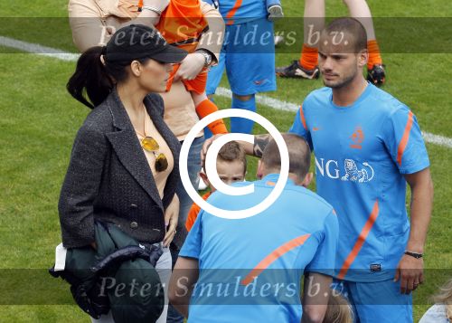 Lausanne, 17 en 18 Augustus 2012
Yolanthe Sneijder-Cabau samen met de dames van het Nederlands elftal, Wesley Sneijder en Jessey Sneijder
Foto Peter Smulders BV