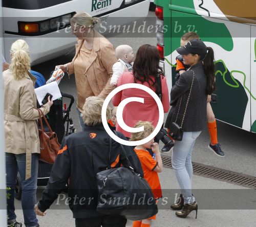 Lausanne, 17 en 18 Augustus 2012
Yolanthe Sneijder-Cabau samen met de dames van het Nederlands elftal, Wesley Sneijder en Jessey Sneijder
Foto Peter Smulders BV