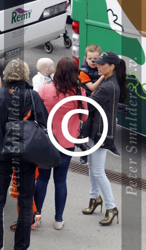 Lausanne, 17 en 18 Augustus 2012
Yolanthe Sneijder-Cabau samen met de dames van het Nederlands elftal, Wesley Sneijder en Jessey Sneijder
Foto Peter Smulders BV