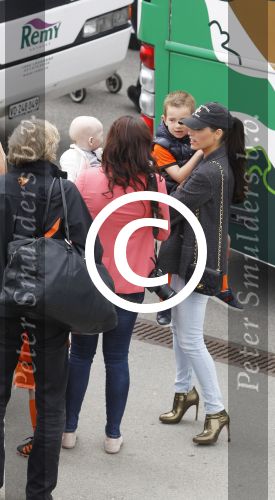 Lausanne, 17 en 18 Augustus 2012
Yolanthe Sneijder-Cabau samen met de dames van het Nederlands elftal, Wesley Sneijder en Jessey Sneijder
Foto Peter Smulders BV