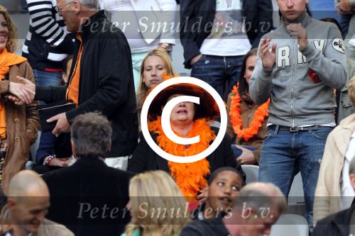Amsterdam 2 juni 2012
Nederland- Noord ierland 6-0 in de arena. Moeder Yolanthe Sneijder Cabau met vriend
Peter Smulders bv