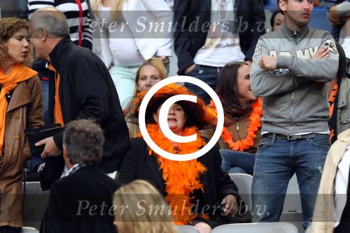 Amsterdam 2 juni 2012
Nederland- Noord ierland 6-0 in de arena. Moeder Yolanthe Sneijder Cabau met vriend
Peter Smulders bv