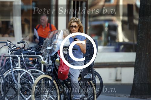 Amsterdam 4 juni 2013
Aafke de Wild met zoontje op de fiets.
Peter Smulders bv