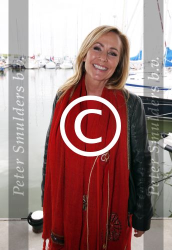 Muiden 10 juni 2013
Natasja Froger krijgt uit handen van Abgela Groothuizen de cosmoqueen award.
Peter Smulders bv