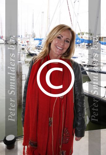 Muiden 10 juni 2013
Natasja Froger krijgt uit handen van Abgela Groothuizen de cosmoqueen award.
Peter Smulders bv
