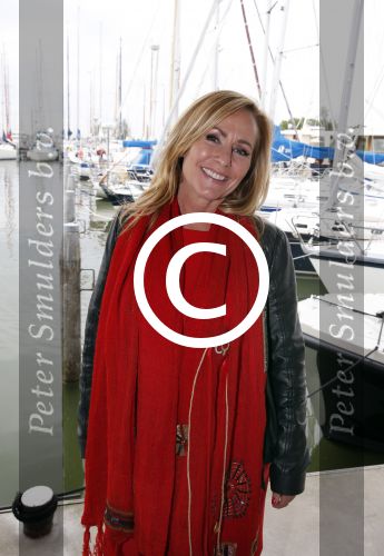 Muiden 10 juni 2013
Natasja Froger krijgt uit handen van Abgela Groothuizen de cosmoqueen award.
Peter Smulders bv