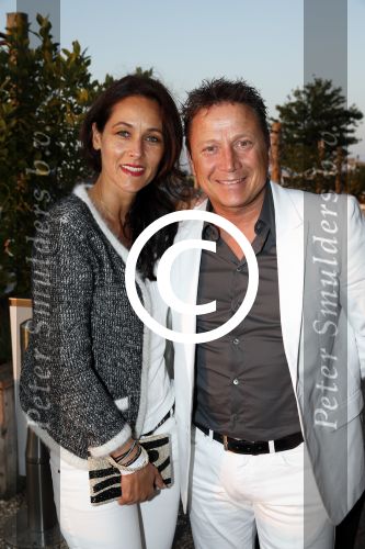 Amsterdam 7 juni 2013
Frank de Boer heeft feestje georganiseerd voor dochter en vrouw in the harbour club. Armando Borsato met vrouw
Peter Smulders bv
