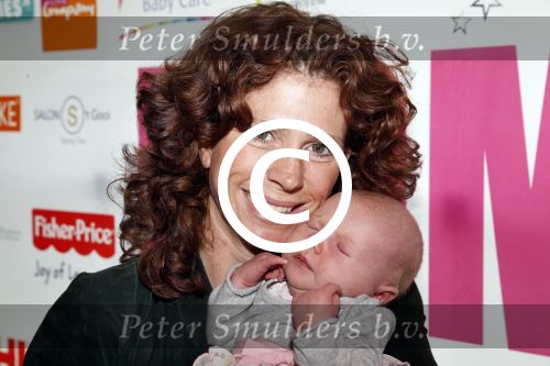 Amsterdam 30 mei 2013
Mom\'s moment in het Hilton Tree hotel. barbara Barend met baby en vriendin
Peter Smulders bv
