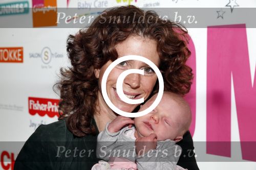 Amsterdam 30 mei 2013
Mom\'s moment in het Hilton Tree hotel. barbara Barend met baby en vriendin
Peter Smulders bv