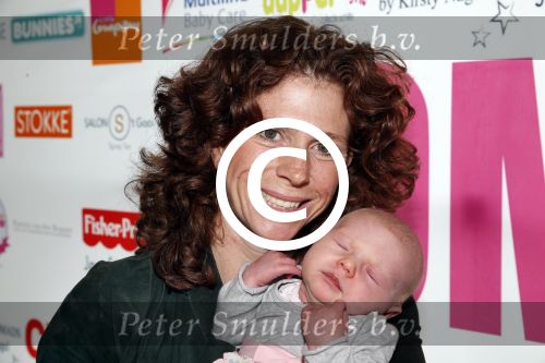 Amsterdam 30 mei 2013
Mom\'s moment in het Hilton Tree hotel. barbara Barend met baby en vriendin
Peter Smulders bv