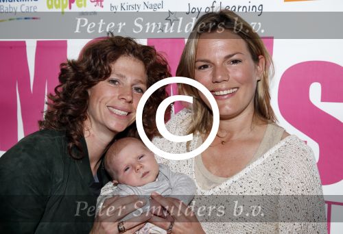 Amsterdam 30 mei 2013
Mom\'s moment in het Hilton Tree hotel. barbara Barend met baby en vriendin
Peter Smulders bv