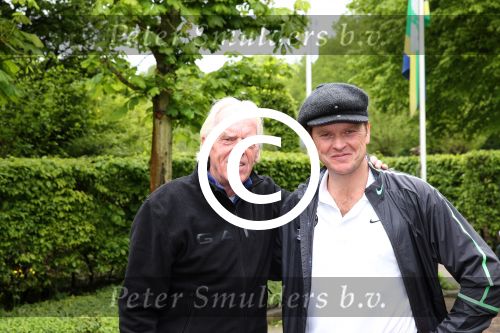 Vlaardingen, 24 Mei 2013 DON Masters Celebrity golftoernooi op golfbaan Broekpolder
Beau v Erven Dorens samen met Leo Beenhakker
Foto Peter Smulders BV
