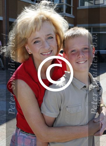 Almere 27 mei 2013
Berdien Stenberg met zoon op de golfbaan van Almeerder hout.
Peter Smulders bv