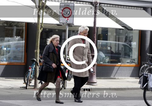 Amsterdam 13 april 2013
Boudewijn Poelmann met zijn vrouw op straat.
Peter Smulders bv