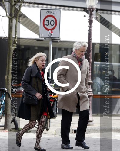 Amsterdam 13 april 2013
Boudewijn Poelmann met zijn vrouw op straat.
Peter Smulders bv
