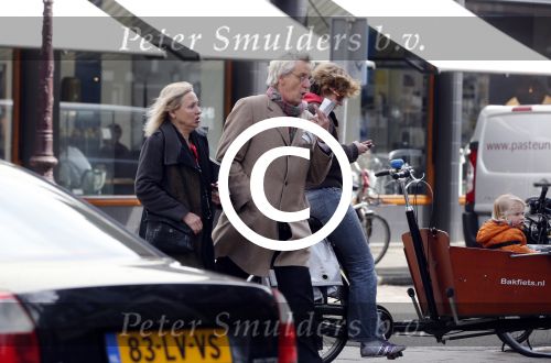 Amsterdam 13 april 2013
Boudewijn Poelmann met zijn vrouw op straat.
Peter Smulders bv