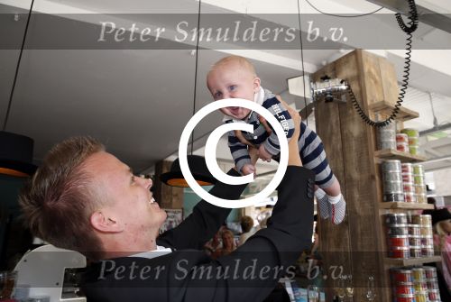 Apeldoorn 10 juni 2013
Presntatie nieuwe boek Sonja Bakker. Haar vader zoon Bram en man Jan Reus zijn daarbij aanwezig.
Peter Smulders bv