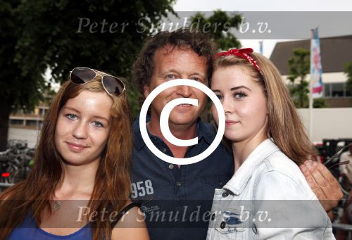 Uden 18 juni 2013
Tros Muziek feest op de markt in Uden. Brigitte Nijman met man en zijn dochter
Peter Smulders bv