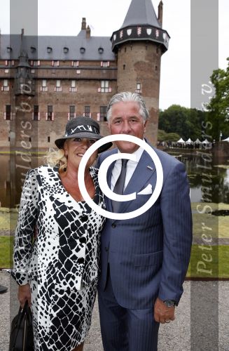 Haarzuilens 12 juni 2013
Haringparty op kasteel de Haar in Haarzuilens. carol Dona met vrouw
Peter Smulders bv