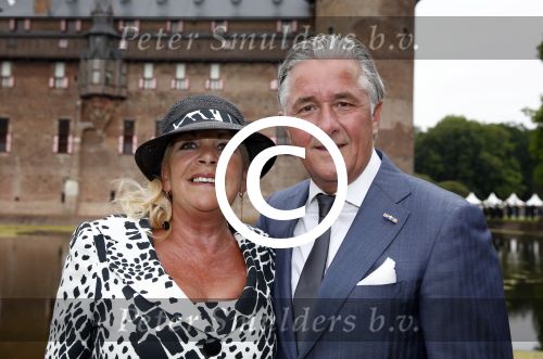 Haarzuilens 12 juni 2013
Haringparty op kasteel de Haar in Haarzuilens. carol Dona met vrouw
Peter Smulders bv