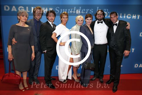 Amsterdam 8 april 2013
Premiere daglicht in Tuschinski.De foto toont de cast v.l.n.r. Truus te Selle, Thijs Rmer, Fedja van Hut, Marion Pauw (schrijfster), Monique van de Ven, Angela Schijf, Diederik van Rooijen (regisseur) en Matteo van der Grijn
Peter Smulders bv