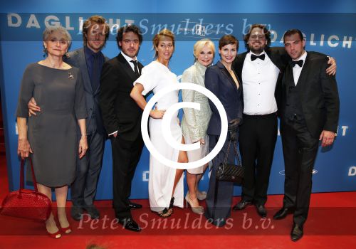 Amsterdam 8 april 2013
Premiere daglicht in Tuschinski.De foto toont de cast v.l.n.r. Truus te Selle, Thijs Rmer, Fedja van Hut, Marion Pauw (schrijfster), Monique van de Ven, Angela Schijf, Diederik van Rooijen (regisseur) en Matteo van der Grijn
Peter Smulders bv