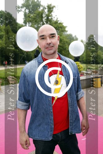 Amsterdam 20 juni 2013
Boek presentatie Nina Veeneman Diets Noor Schutte Kerckhoff en Marieke Wigmans Bremers in het melkhuis in het vondelpark. Cees Geel
Peter Smulders bv