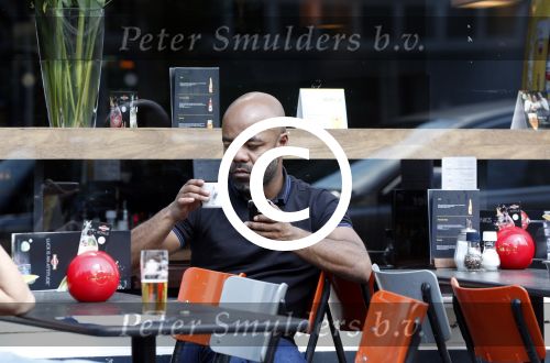 Amsterdam 28 mei 2013
Chris Silos op een terrasje.
Peter Smulders bv