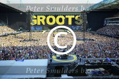 EINDHOVEN - Het concert van Guus Meeuwis in het PSV Stadion vanuit de Skybox van Renï¿½ van de Kerkhof. FOTO LEVIN DEN BOER - PERSFOTO.NU