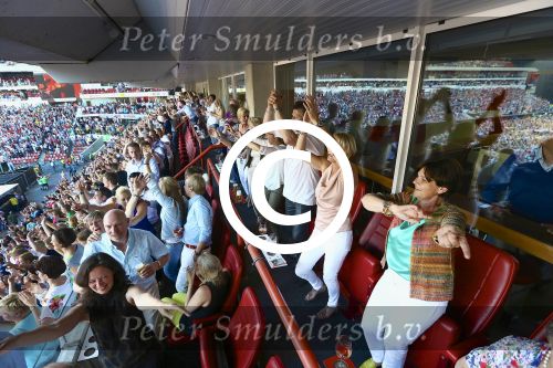 EINDHOVEN - Het concert van Guus Meeuwis in het PSV Stadion vanuit de Skybox van Renï¿½ van de Kerkhof. FOTO LEVIN DEN BOER - PERSFOTO.NU