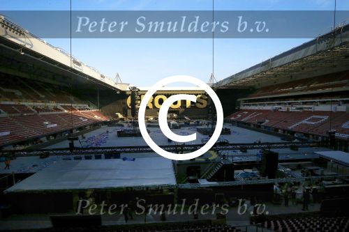 EINDHOVEN - Het concert van Guus Meeuwis in het PSV Stadion vanuit de Skybox van Renï¿½ van de Kerkhof. FOTO LEVIN DEN BOER - PERSFOTO.NU