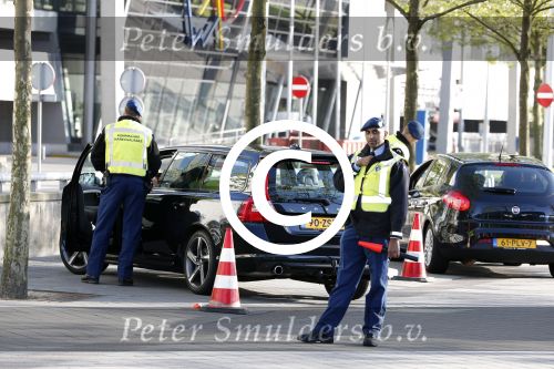 Amsterdam 1 juni 2013
Controle door marechaussee op schiphol
Peter Smulders bv