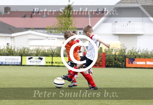 Beverwijk 25 mei 2013
Voetbaltournooi van Rafael v d Vaart . Zijn vriendin Sabia Boulahrouz en zoon Damian zijn ook aanwezig.
Peter Smulders bv