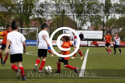 Beverwijk 25 mei 2013
Voetbaltournooi van Rafael v d Vaart . Zijn vriendin Sabia Boulahrouz en zoon Damian zijn ook aanwezig.
Peter Smulders bv
