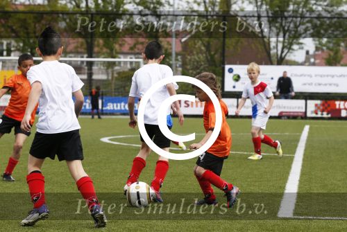 Beverwijk 25 mei 2013
Voetbaltournooi van Rafael v d Vaart . Zijn vriendin Sabia Boulahrouz en zoon Damian zijn ook aanwezig.
Peter Smulders bv