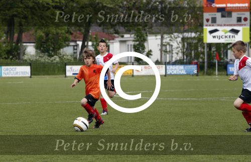 Beverwijk 25 mei 2013
Voetbaltournooi van Rafael v d Vaart . Zijn vriendin Sabia Boulahrouz en zoon Damian zijn ook aanwezig.
Peter Smulders bv