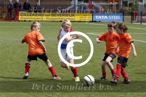 Beverwijk 25 mei 2013
Voetbaltournooi van Rafael v d Vaart . Zijn vriendin Sabia Boulahrouz en zoon Damian zijn ook aanwezig.
Peter Smulders bv