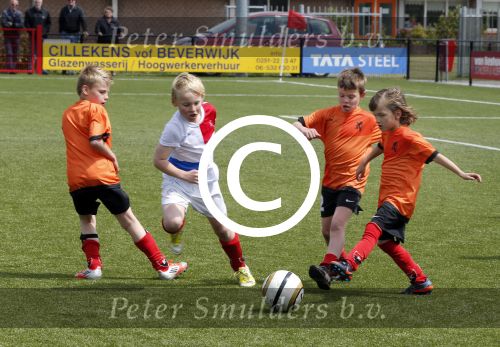 Beverwijk 25 mei 2013
Voetbaltournooi van Rafael v d Vaart . Zijn vriendin Sabia Boulahrouz en zoon Damian zijn ook aanwezig.
Peter Smulders bv