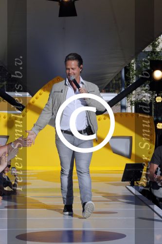 Purmerend 4 juni 2013
Tros Muziekfeest en sterren.nl awards op de markt in Purmerend. danny de Munk
Peter Smulders bv