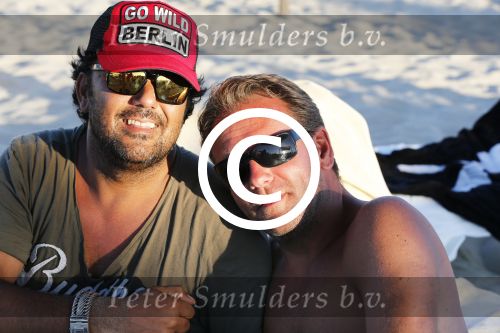 ibiza 14 juni 2013
Wesley en Rodney Sneijder aan het voetballen met Xelly en Rebecca Cabu v Kasbergen Gokhan Saki Reduan Diba en andere vrienden op het strand van Coco Beach. Dennis Rugenbregt en Edgar Meier
Peter Smulders bv