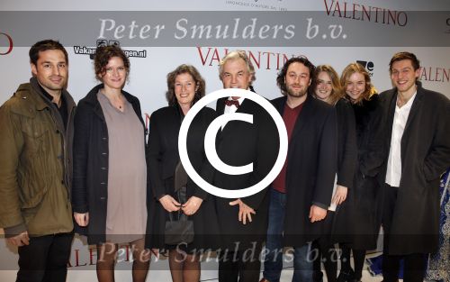 Amsterdam 18 maart 2013
Premiere Valentino in Tuschinski met in de hoofdrollen Najib Amhali Elise Schaap Johnny de Mol en Yolanthe Sneijder Cabau. derek de Lint met vrouw en familie
Peter Smulders bv