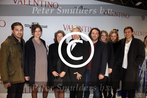 Amsterdam 18 maart 2013
Premiere Valentino in Tuschinski met in de hoofdrollen Najib Amhali Elise Schaap Johnny de Mol en Yolanthe Sneijder Cabau. derek de Lint met vrouw en familie
Peter Smulders bv